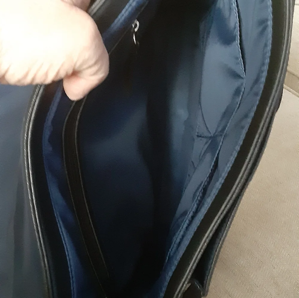 Ike By Ike Behar Men's Black Leather Messenger Bag